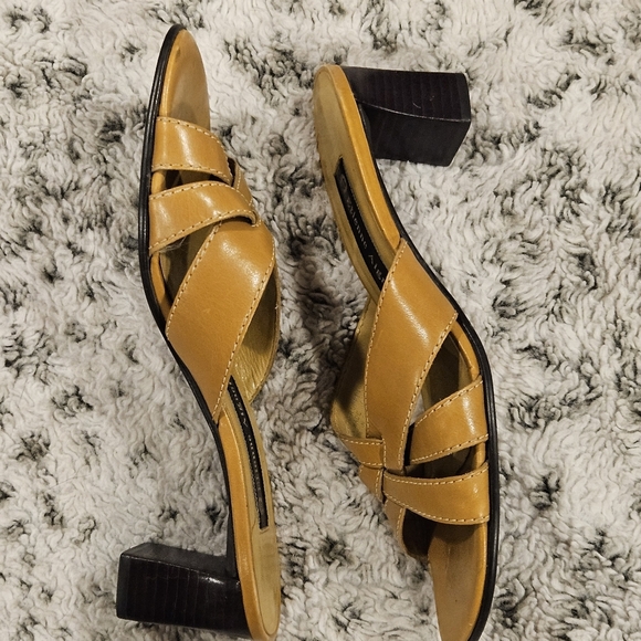 Etienne Aigner SZ 5.5 Tan Leather Open Toe Slip On 2.5" Heel Sandal Shoe - Picture 5 of 12